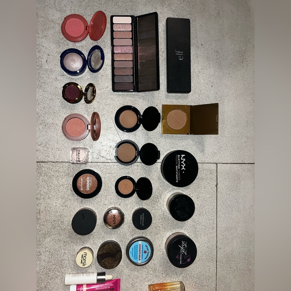 Mixed make up and brushes new